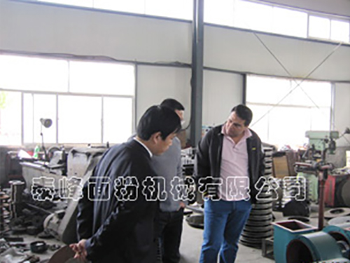 埃及客戶參觀生產車間